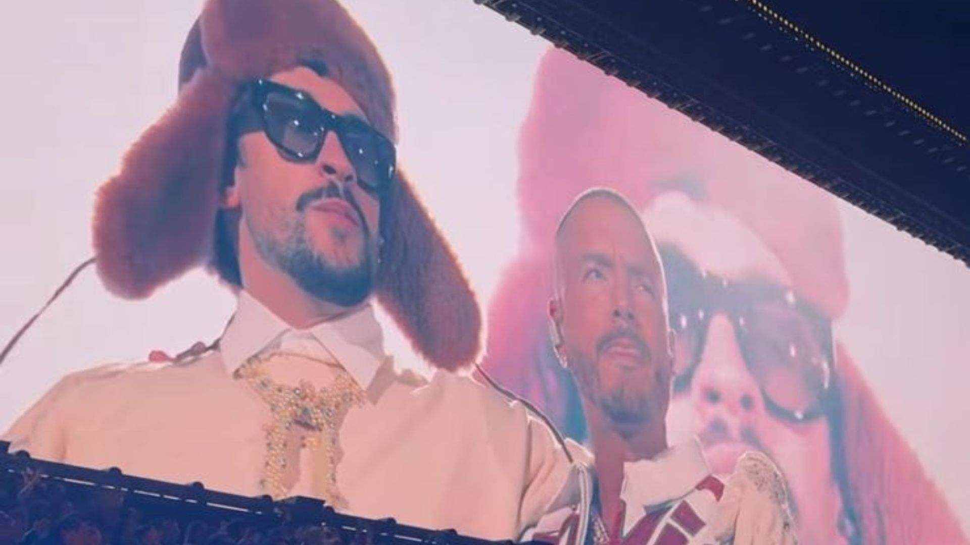J Balvin y Natanel Cano Cantan en Último Concierto de Bad Bunny en CDMX; Celebran el Reencuentro.
