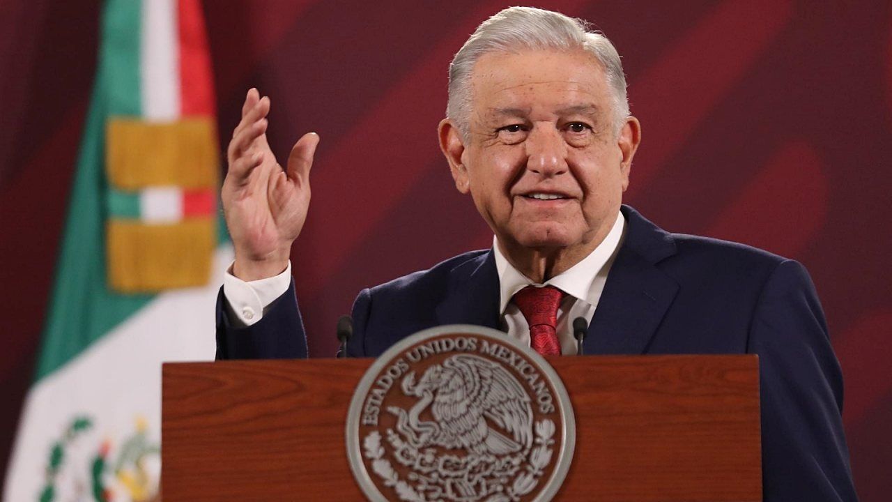 El presidente Andrés Manuel López Obrador ofrece su conferencia mañanera un día después de la marcha por su Informe de Gobierno