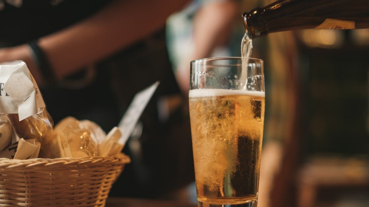 La cerveza con lúpulo es la que menos daño ocasiona al hígado