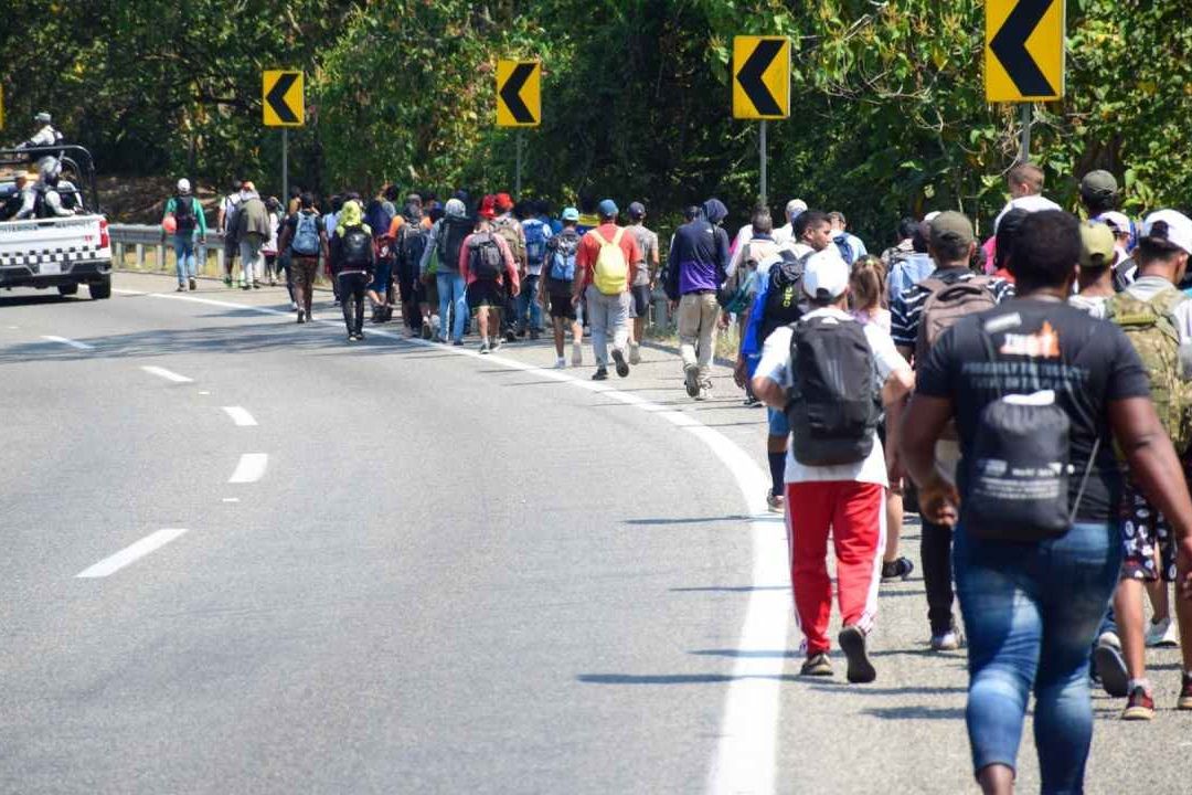 Migrantes se preparan en sur de México para salir en "viacrucis" a la capital