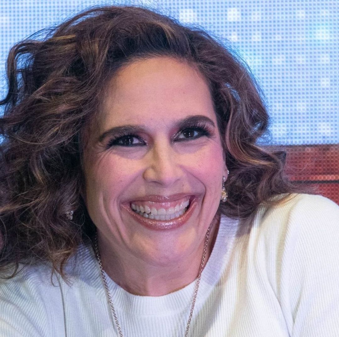 Angelica Vale Todavia Usa su Anillo de Casada Tras Divorcio con Otto Padron