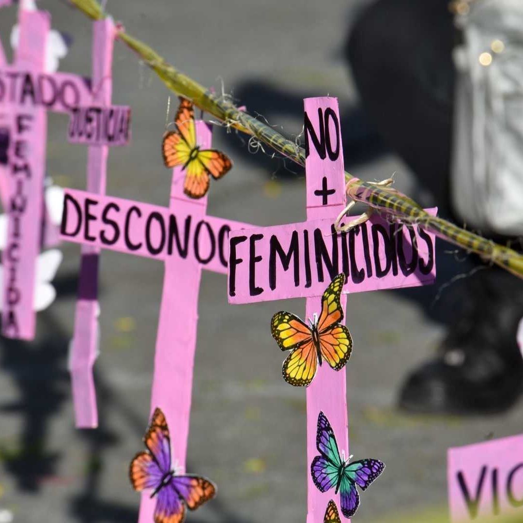 anti ofrenda en la Plaza de los Mártires en protesta por los feminicidios en el Edome