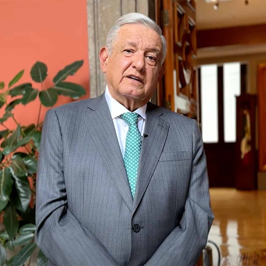 El mandatario reapareció tras tres días con covid.