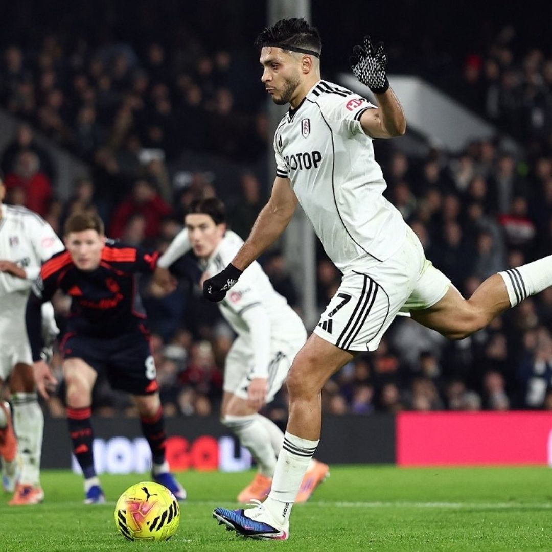 Raúl Jiménez marcó desde los once pasos para darle el triunfo al Fulham, su equipo, ante el Nottingham Forest.