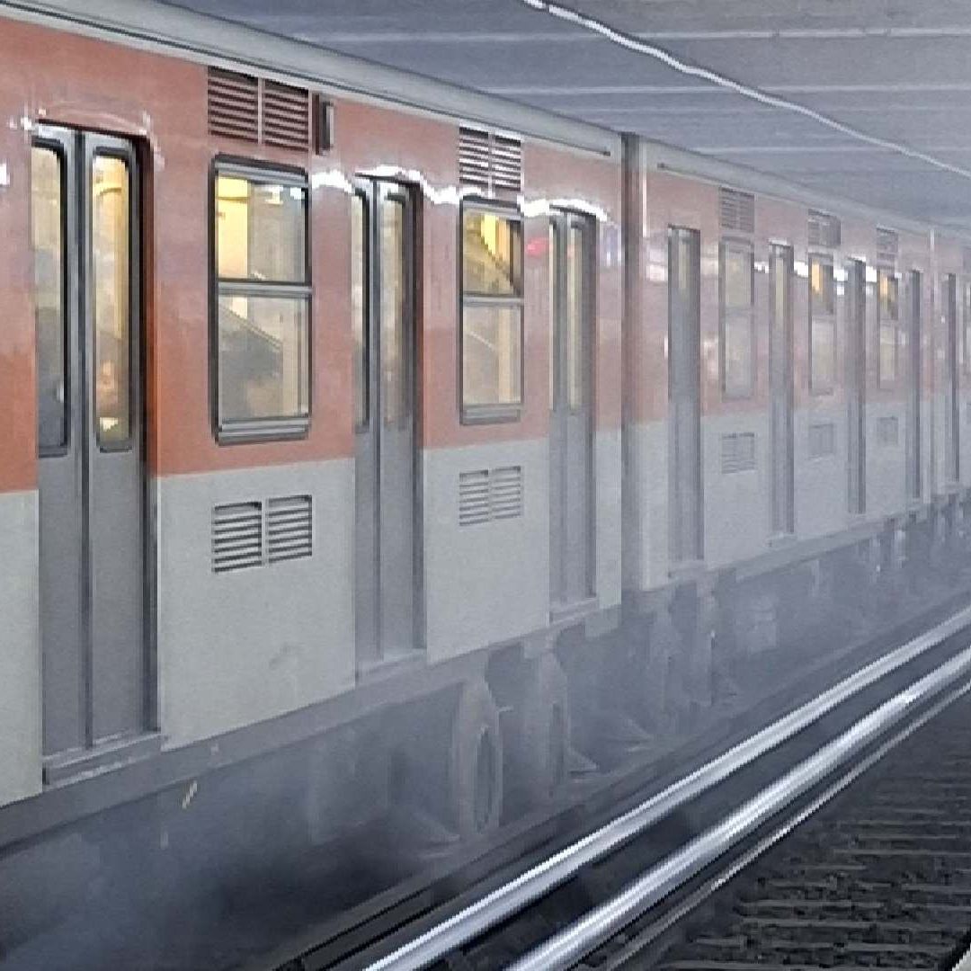 Humo en estación Hidalgo de la CDMX. Foto: @JudithHermande1