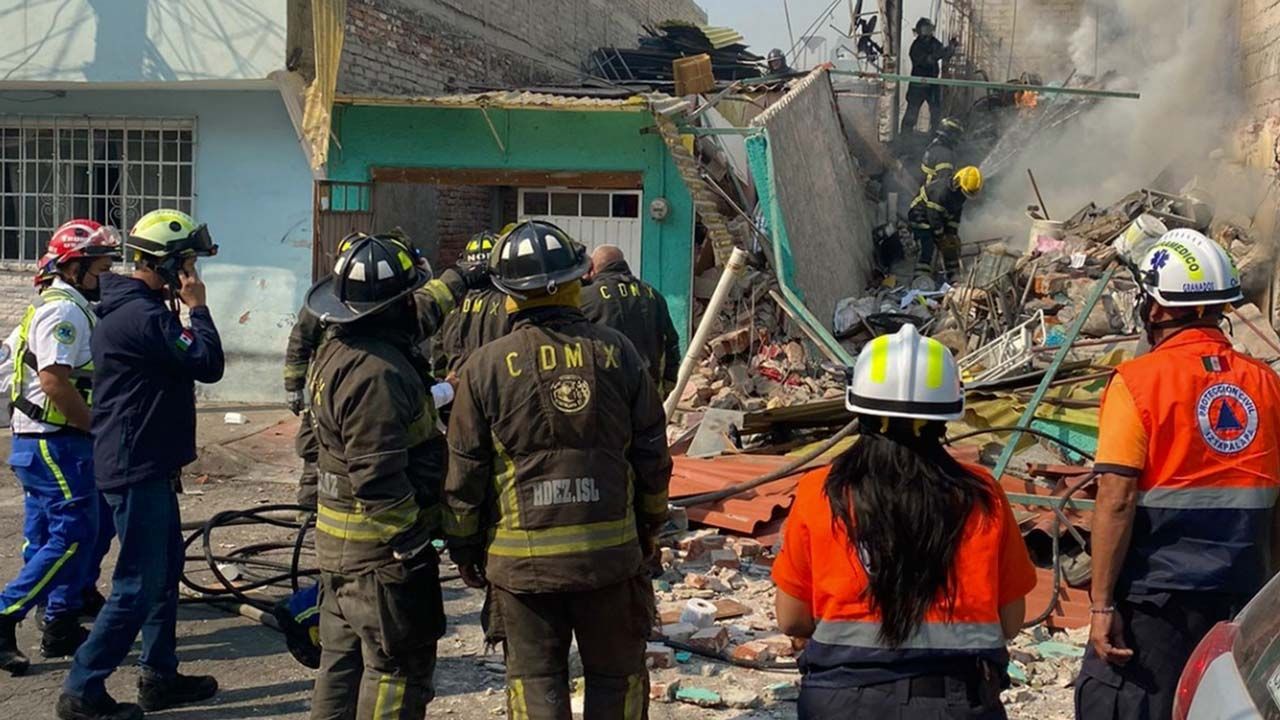 Explosión en Iztapalapa derrumba casa