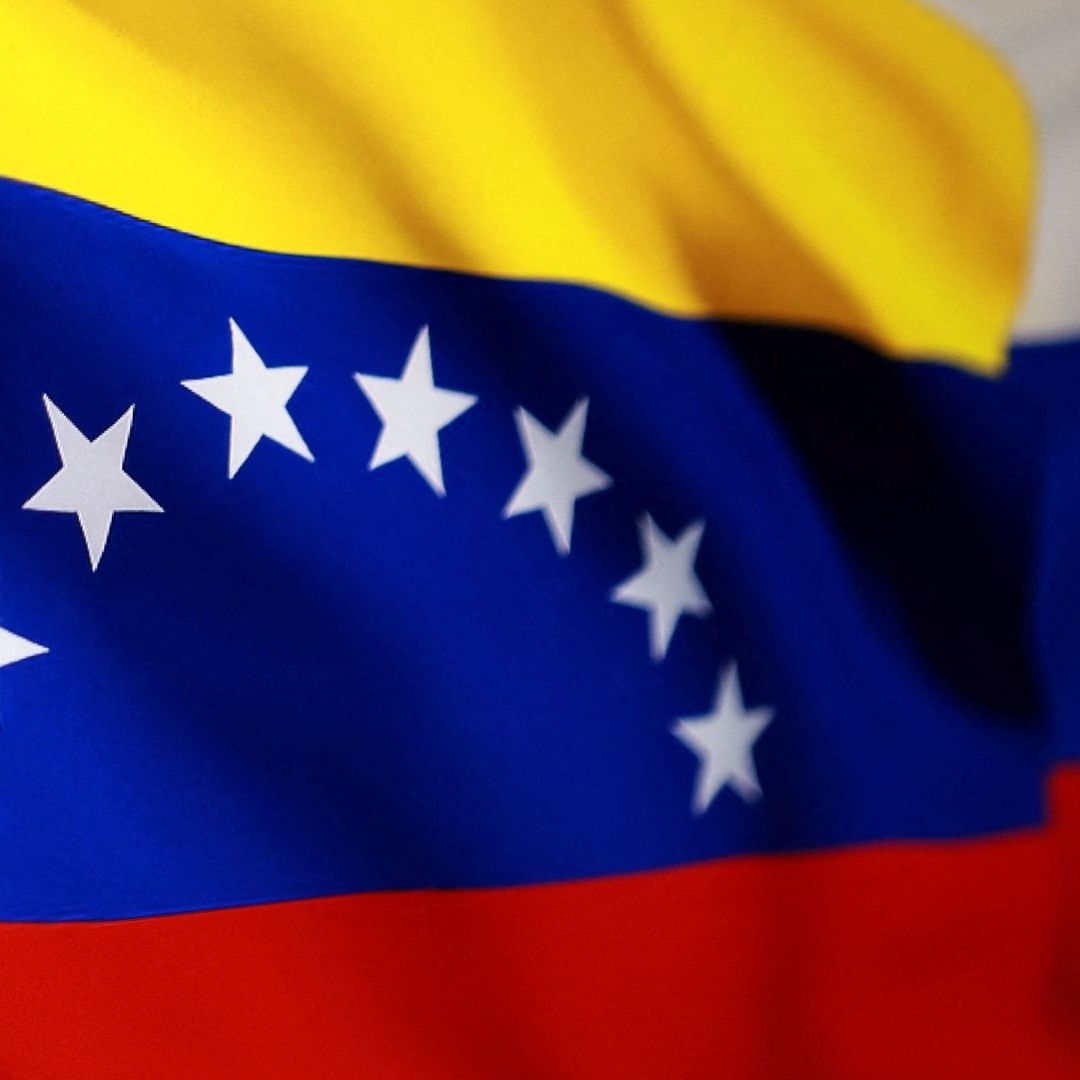 La evacuación ocurre en medio de una intensificación de la presión estadounidense contra el gobierno del presidente venezolano.
