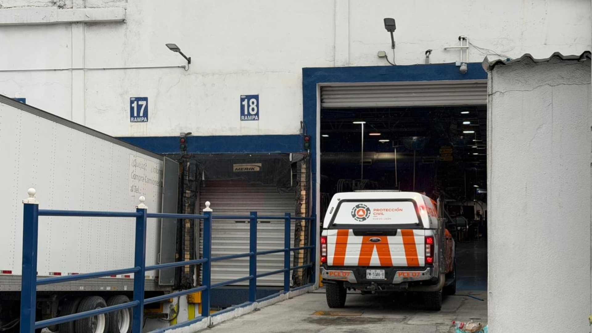Elementos de Protección Civil en empresa Carrier