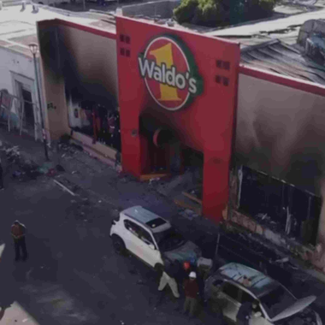 Liberan 25 Órdenes de Aprehensión por Incendio de Waldo´s, en Hermosillo