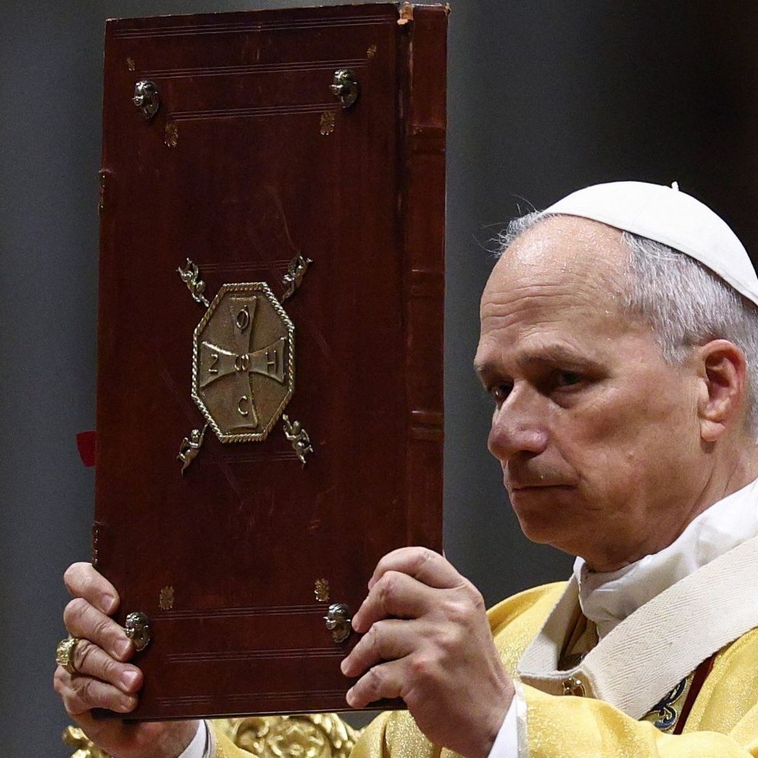 Papa León XIV Celebra Su Primera Misa de Gallo: Mensaje de Navidad 2025 desde El Vaticano