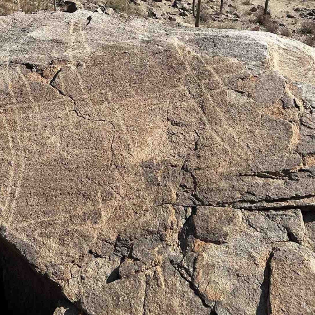 Así es el calendario de horizonte que científicos de la UNAM encontraron en el desierto de Sonora