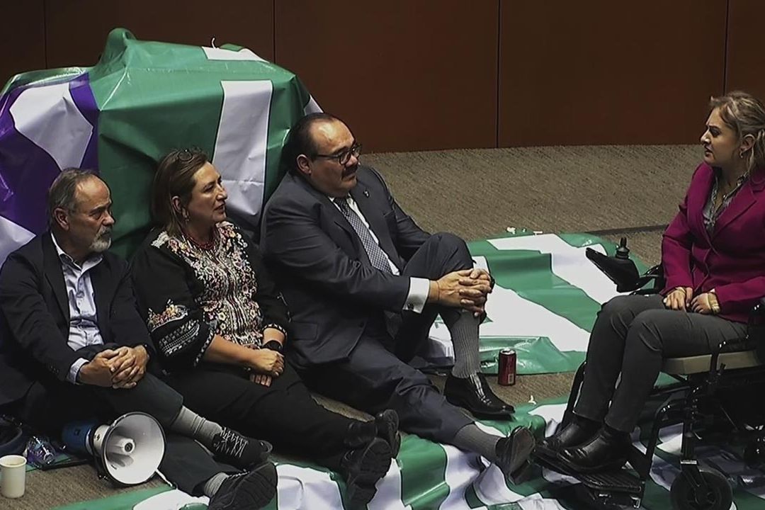 Panistas Toman el Senado y Hacen Pijamada por el INAI