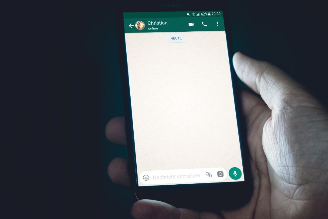 El significado de la bandera de WhatsApp y fecha de lanzamiento