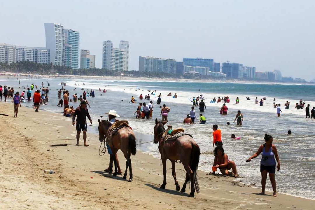Riña entre turistas y prestadores de servicios en Acapulco