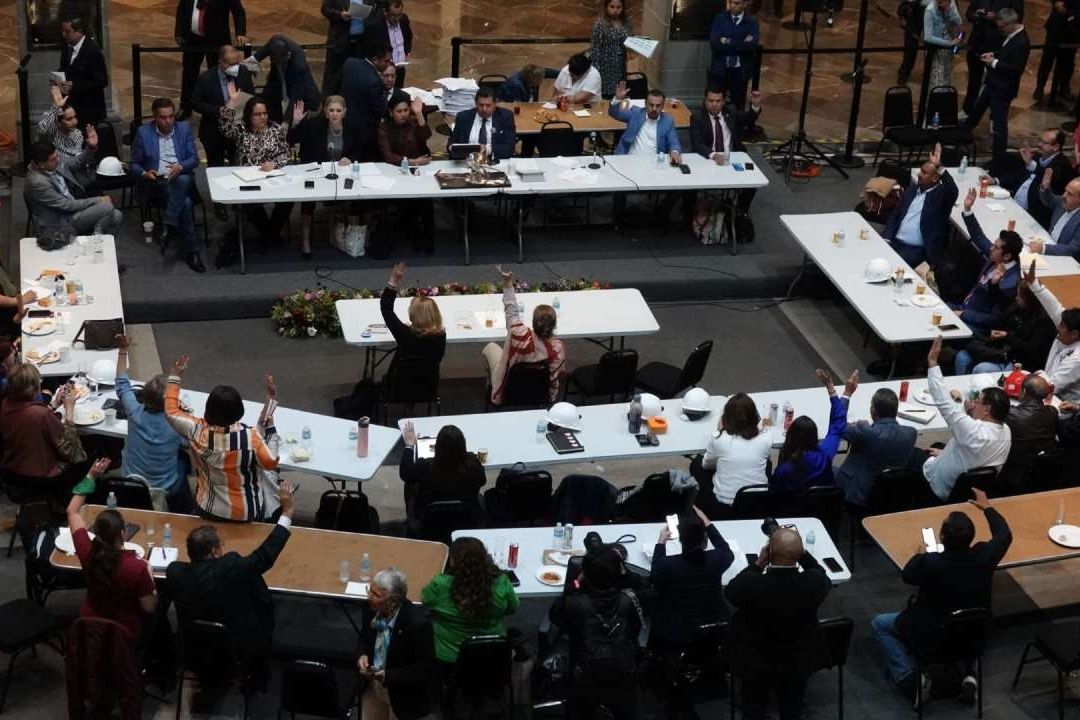 En 'Fast Track' Senadores Aprueban Leyes en Sesión Nocturna