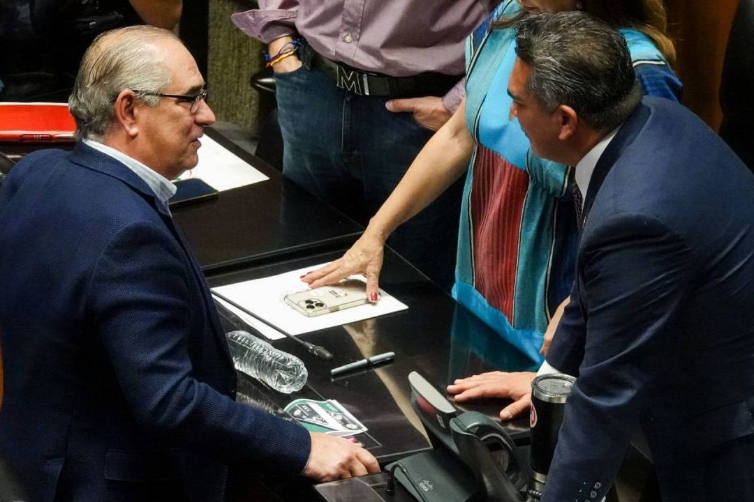 El senador Julen Rementería indicó que el más claro simbolismo de que Morena está ya de espaldas a la sociedad se dio ayer