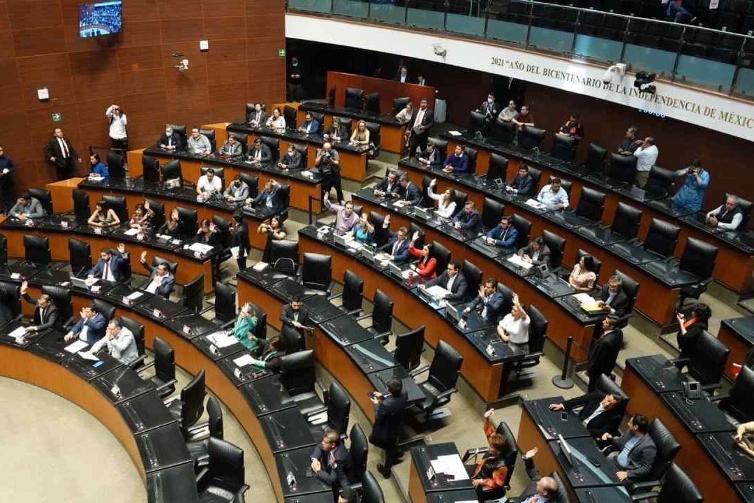 Las reformas a diversas leyes tomaron relevancia, pues, entre otras, se aprobó que las Fuerzas Armadas tengan una línea aérea, además del control indefinido del Tren Maya
