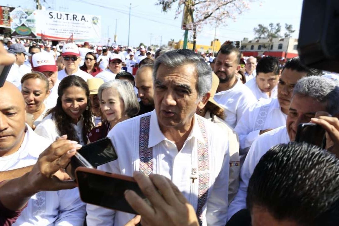 El gobernador de Tamaulipas, Américo Villarreal Anaya, durante el desfile conmemorativo del Día del Trabajo