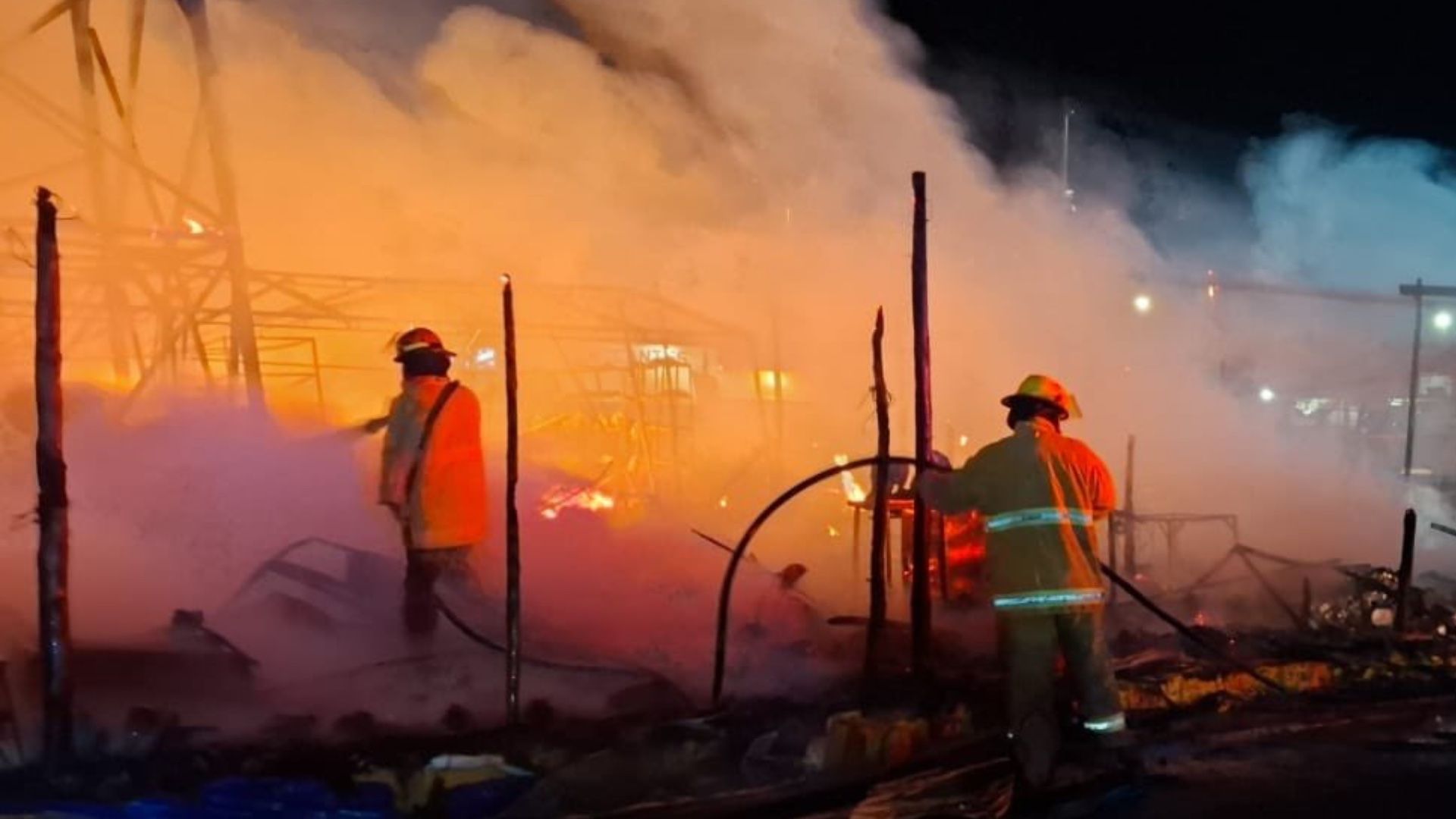 Incendio Central de Abastos de San Salvador Huixcolotla Puebla Consume Puestos Navideños