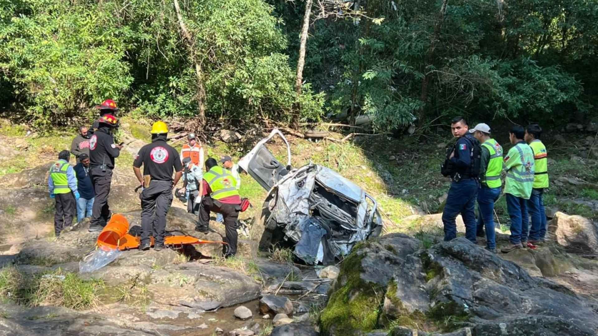 Conductora Muerta Accidente Volcadura de Automóvil en Carretera Federal Pachuca Tuxpan Puente Totolapa Venta Grande en Huauchinango