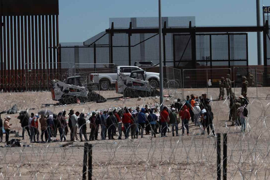 AMLO dice respetar el despliegue de soldados de EU en la frontera