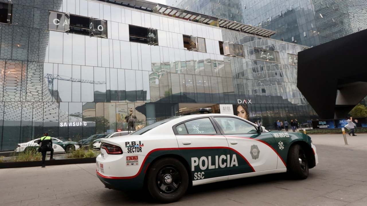 Las investigaciones por el asesinato de un hombre en Plaza Carso, en Polanco, Ciudad de México (CDMX), revelaron un posible ajuste de cuentas entre narcotraficantes
