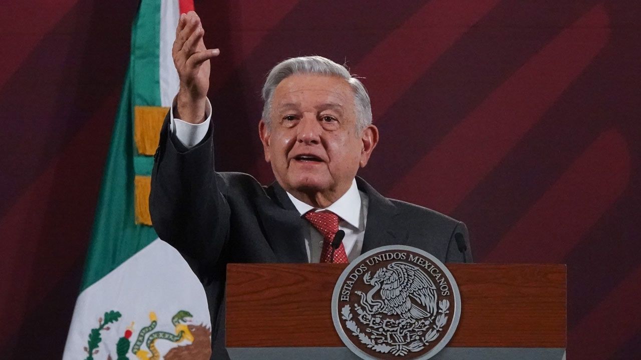 El presidente Andrés Manuel López Obrador presenta su mañanera desde Palacio Nacional