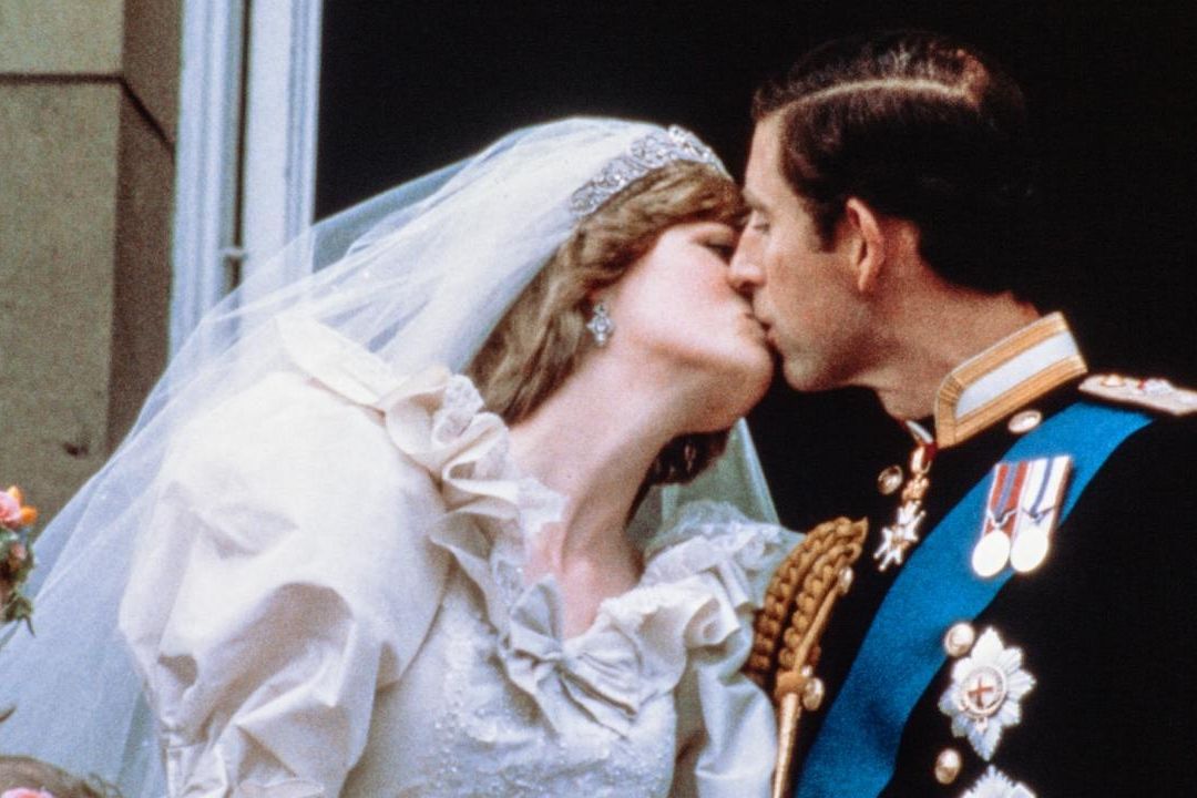 Una de las historias de amor más trágicas y tumultuosas de la realiza británica fue la relación entre el príncipe Carlos y Lady Di