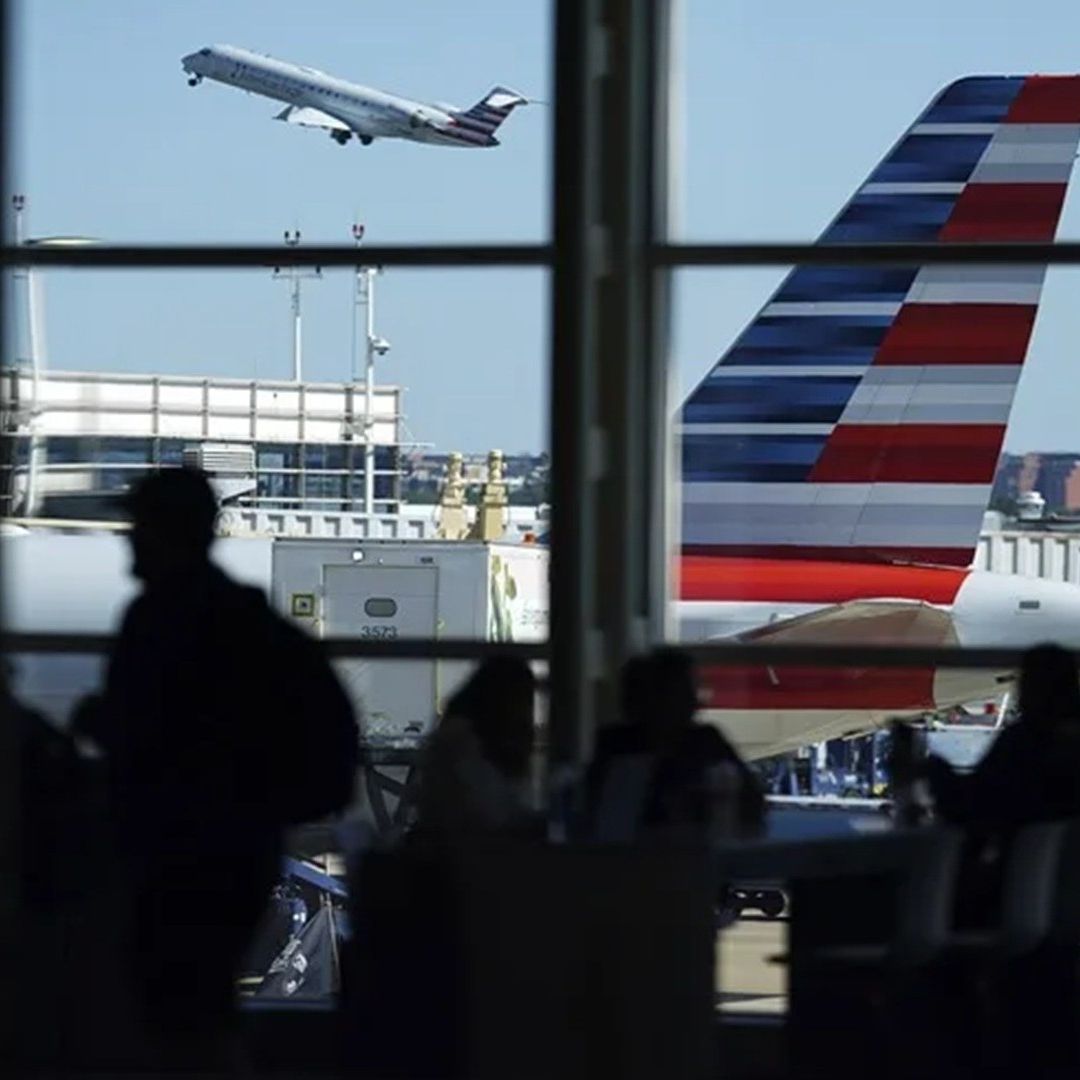 Vista de aviones en el Aeropuerto Ronald Reagan de Washington