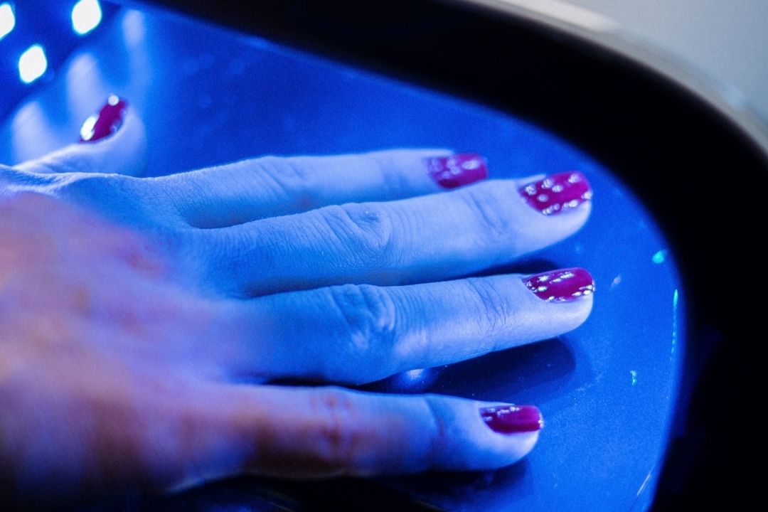 Lámparas de calor y uso en aplicación de esmalte de uñas podrían causar cáncer