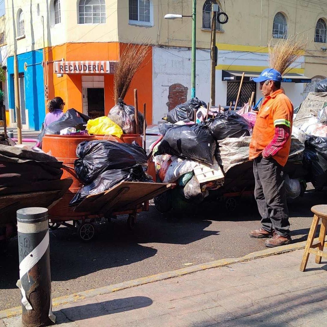 Recolectores de basura en calles de la CDMX