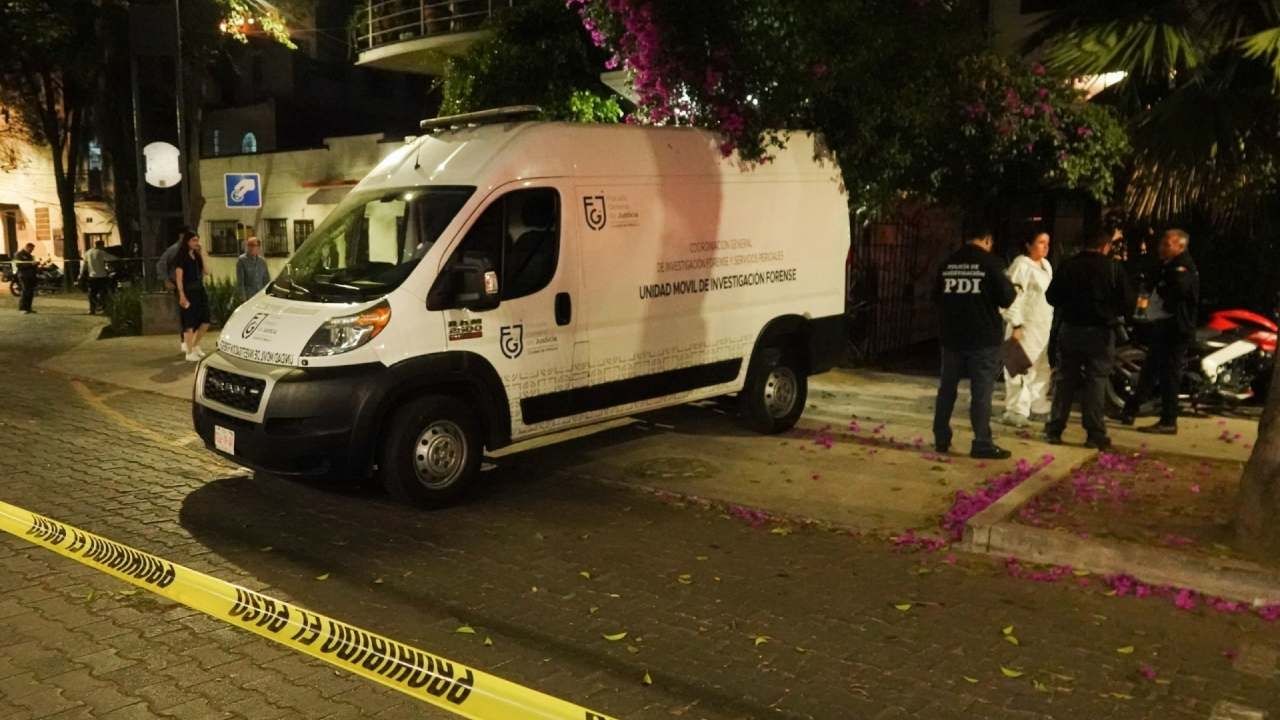 Aspectos del lugar dónde fue asesinado el influencer, Kevin Kaletry, en la colonia Hipódromo Condesa, CDMX