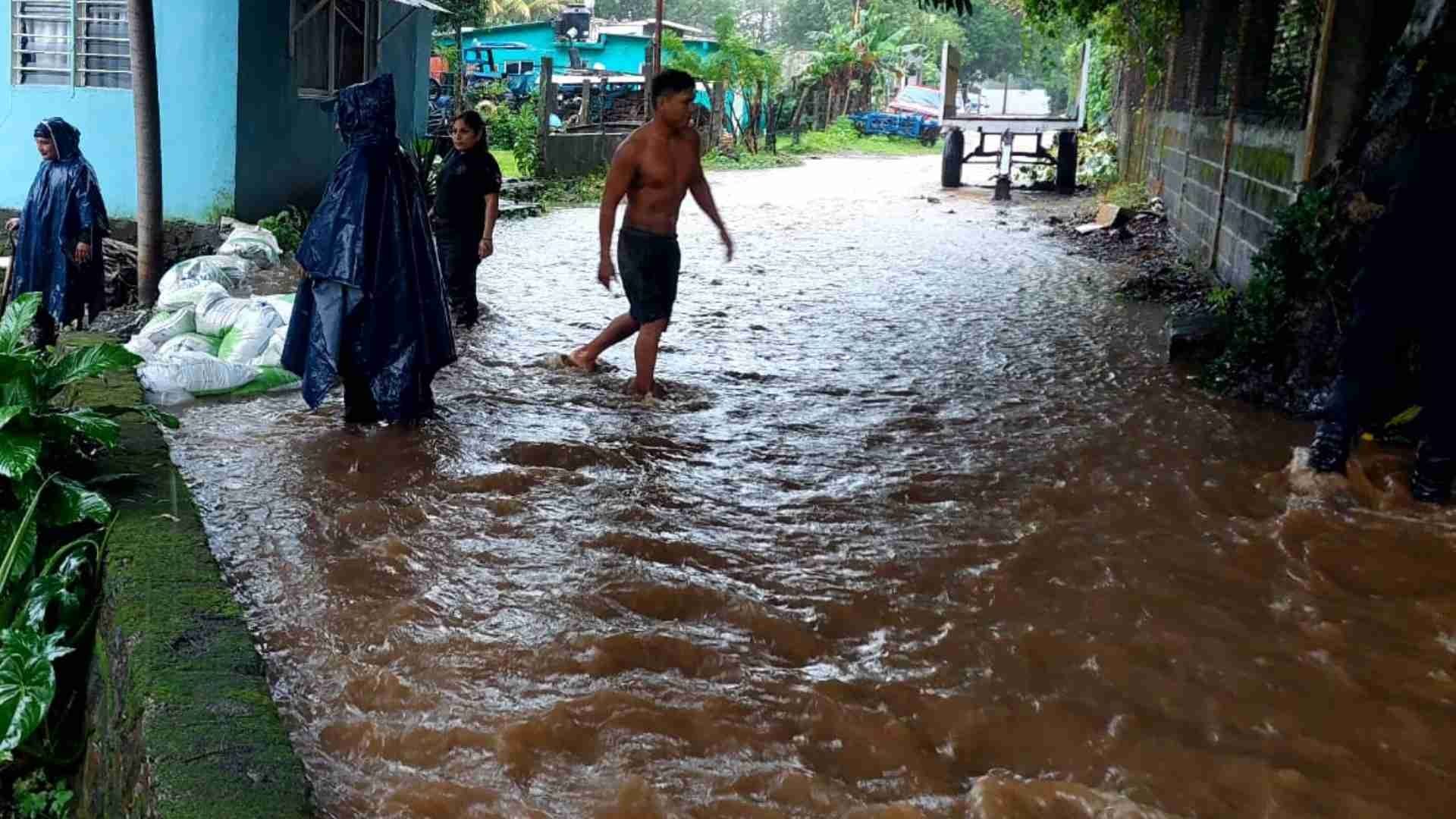Río La Palma se Desborda de Nuevo Afecta Viviendas en Catemaco Veracruz