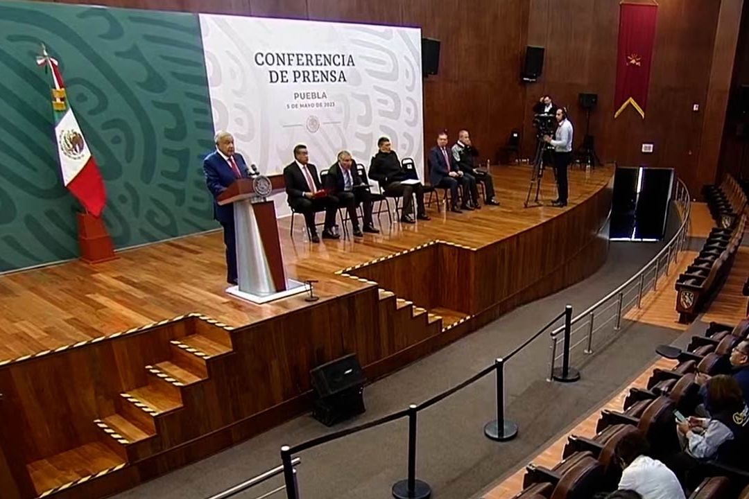 El presidente Andrés Manuel López Obrador presenta su mañanera desde Puebla