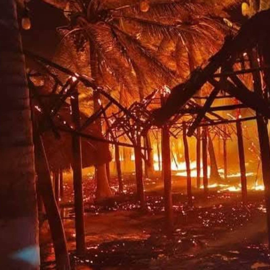 Incendio de palapas en Mahahual, Quintana Roo