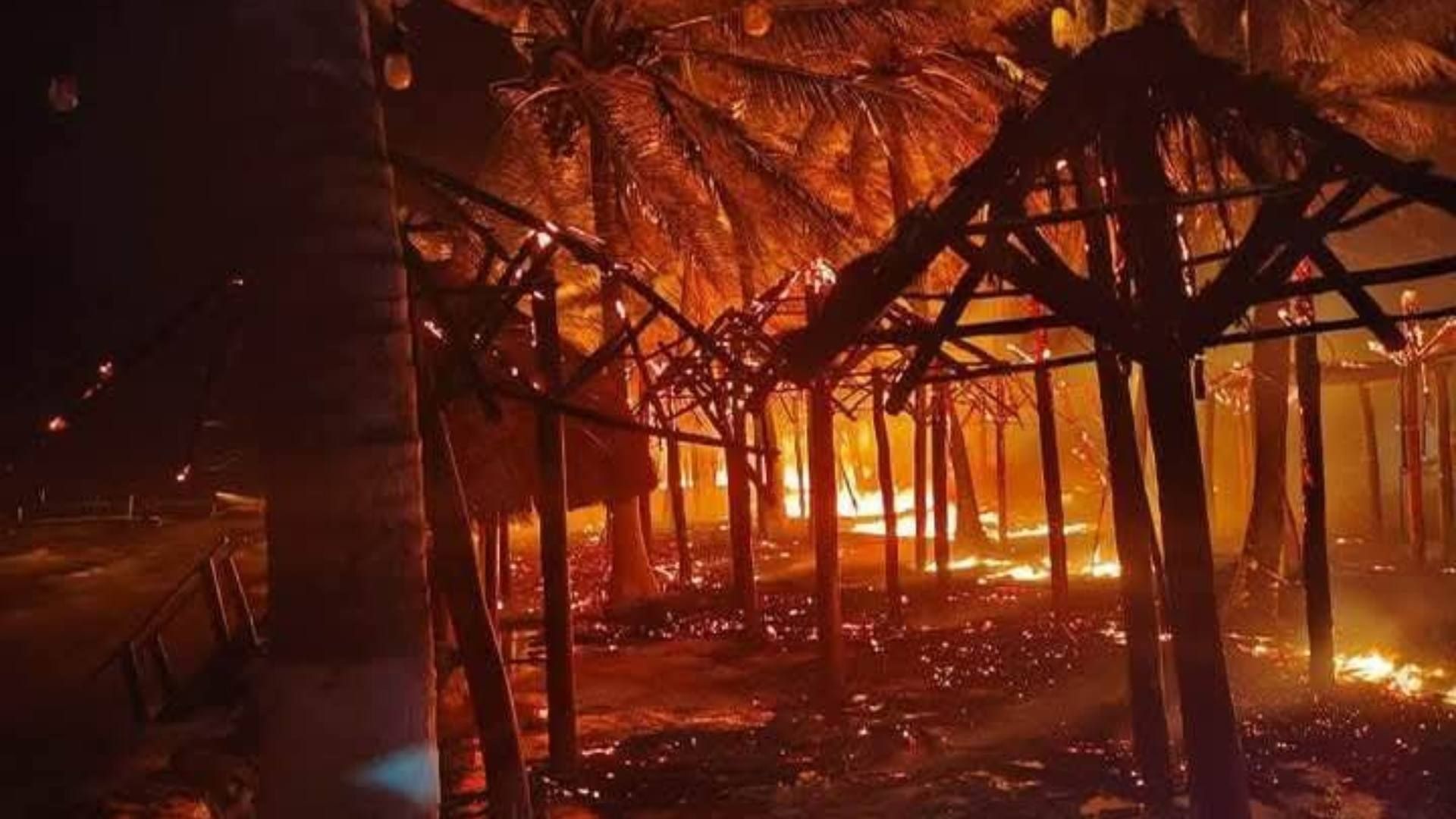 Incendio de palapas en Mahahual, Quintana Roo