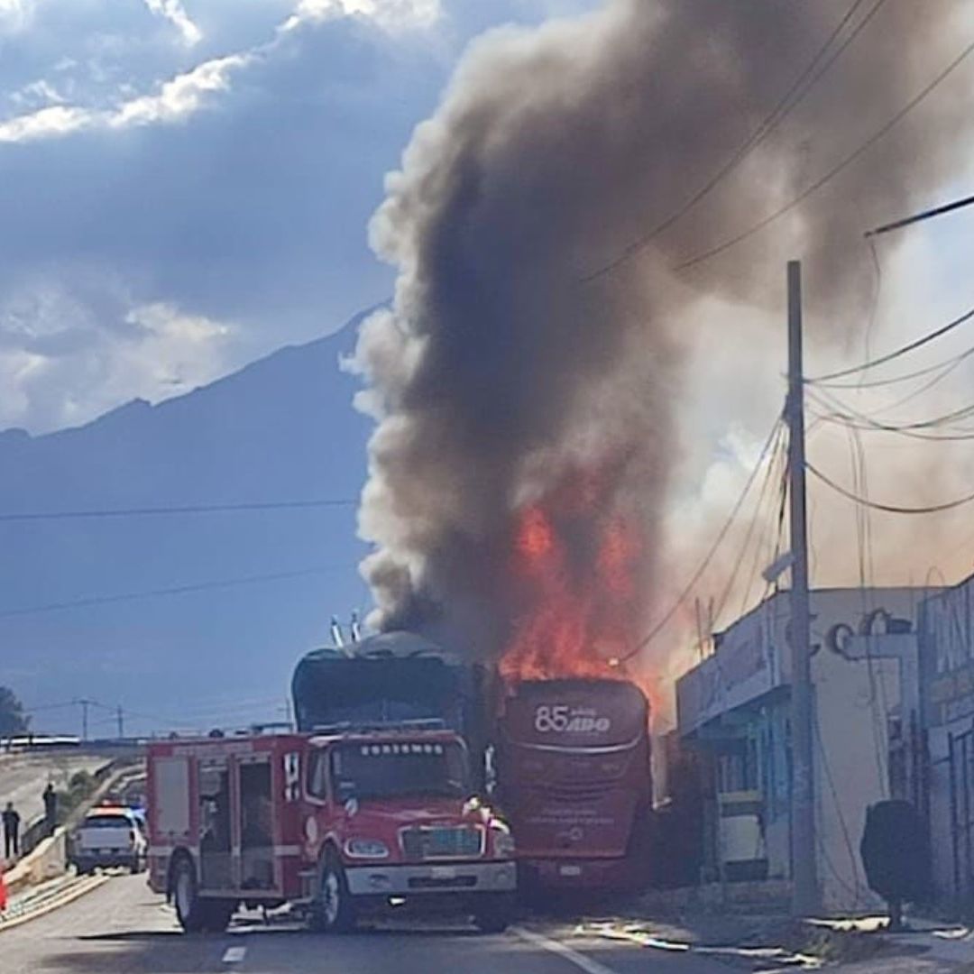 Accidente e Incendio de Tráiler Autobús ADO y Camioneta Libramiento Oriente Huamantla Tlaxcala