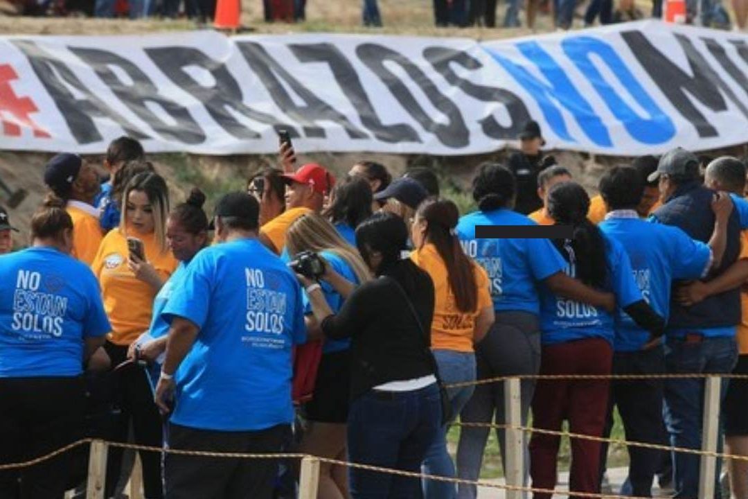 El lugar de la reunión fue decorado con banderas de ambos países y de fondo música mexicana, como símbolo de unión de ambos lados de la frontera