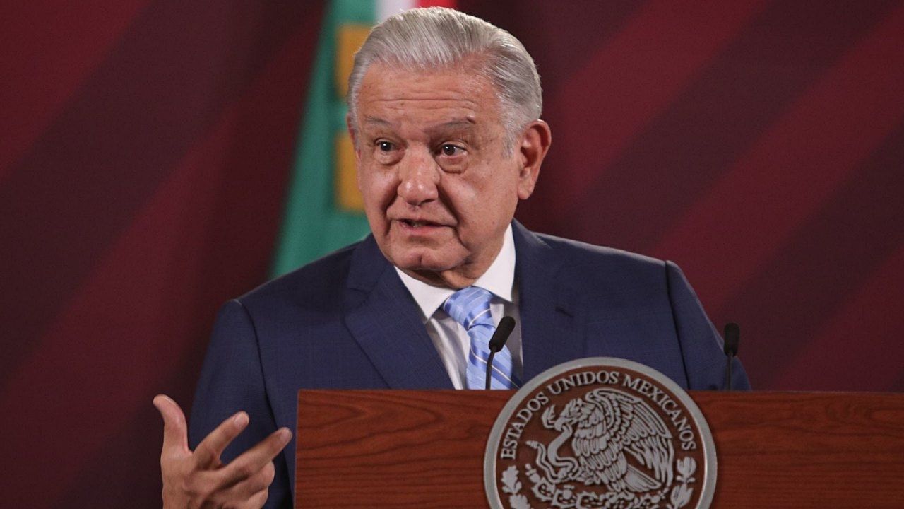 El presidente Andrés Manuel López Obrador presenta su mañanera desde Palacio Nacional