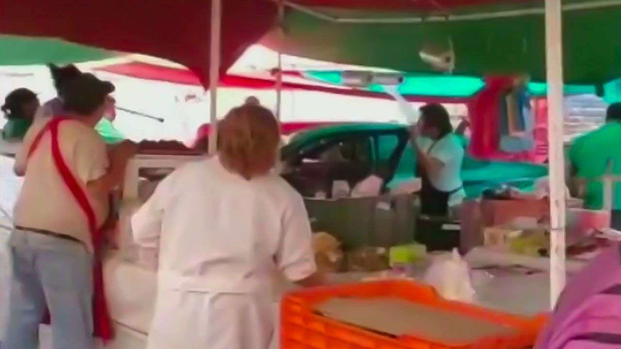 Video: Conductor se mete a tianguis y atropella a varias personas en Álvaro Obregón
