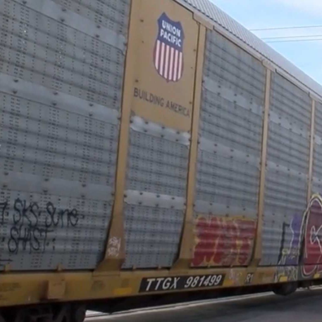 Vagón de Tren se Descarrila y se Impacta con Muro a Metros de la Frontera en Nogales