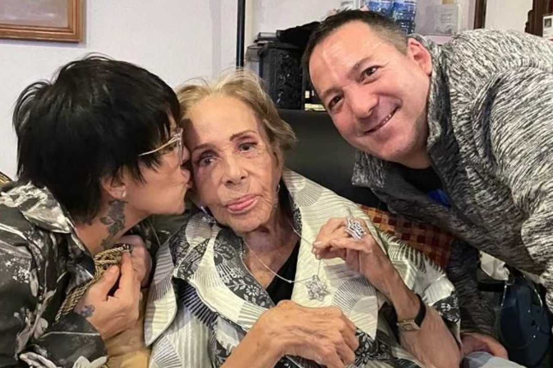 Silvia Pinal reaparece en Día de las Madres