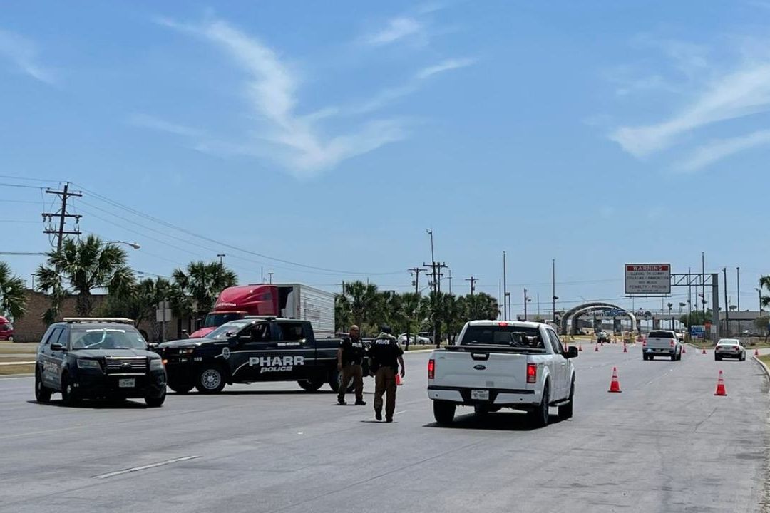 Autoridades vigilan el Puente Internacional de Reynosa en la frontera entre Texas y Tamaulipas