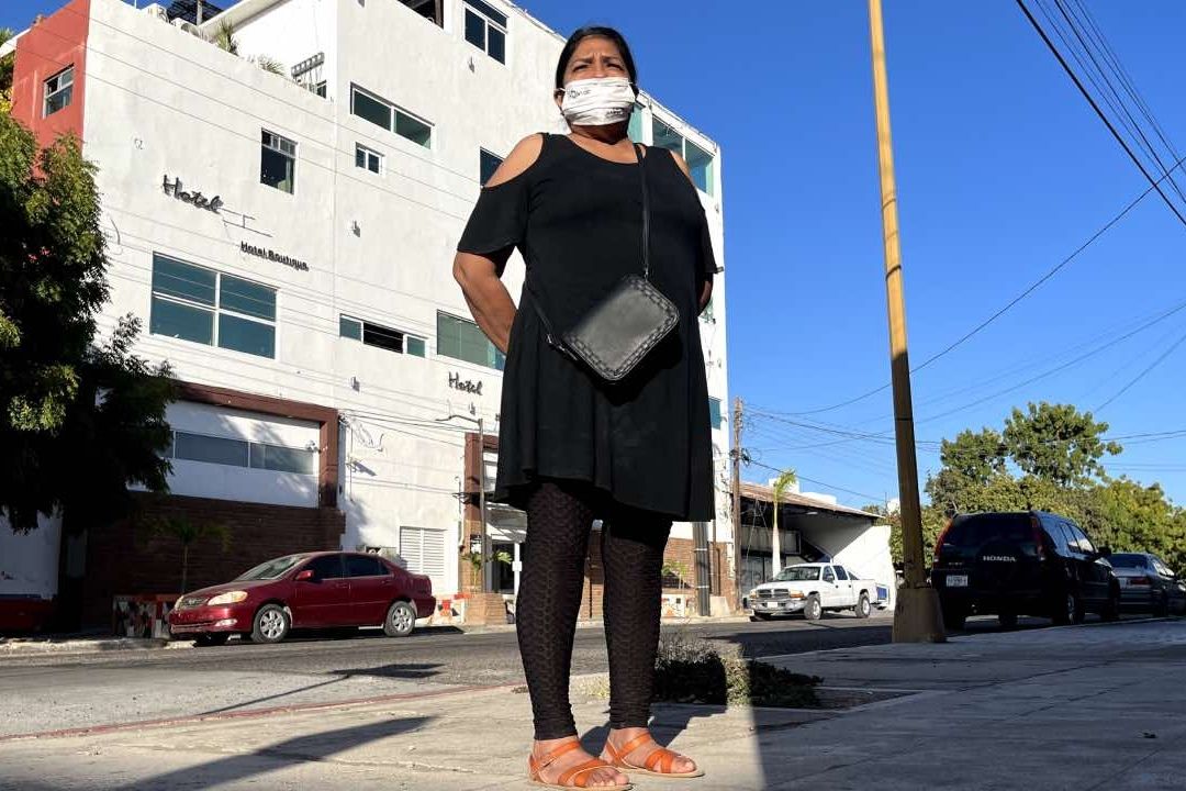 Busca a su hija desde que hombres armados ingresaron a su hogar y se la llevaron