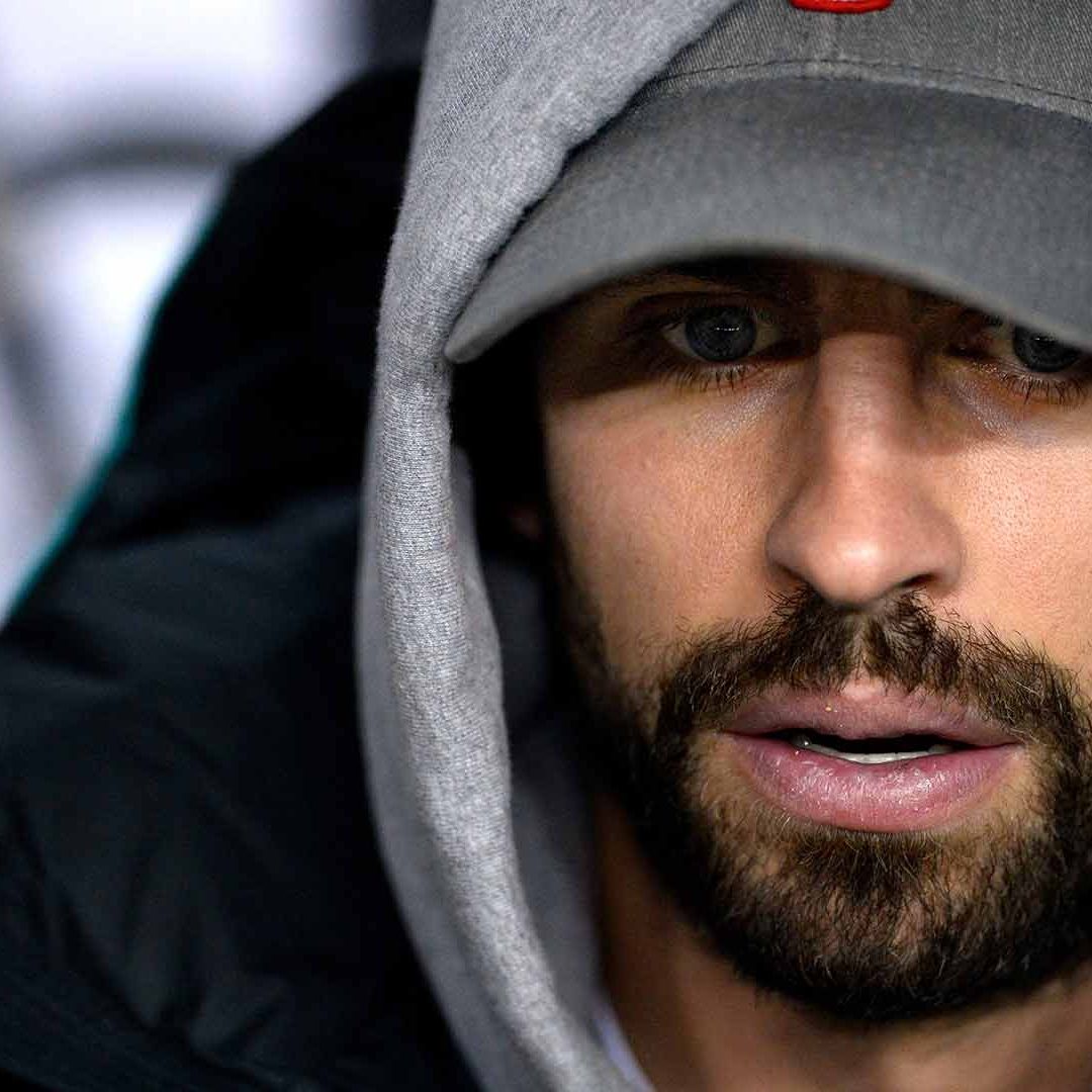 Gerard Piqué, con sudadera y gorra