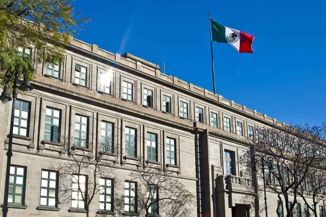 AMLO Exhibe Sueldos y Privilegios de Ministros de la SCJN