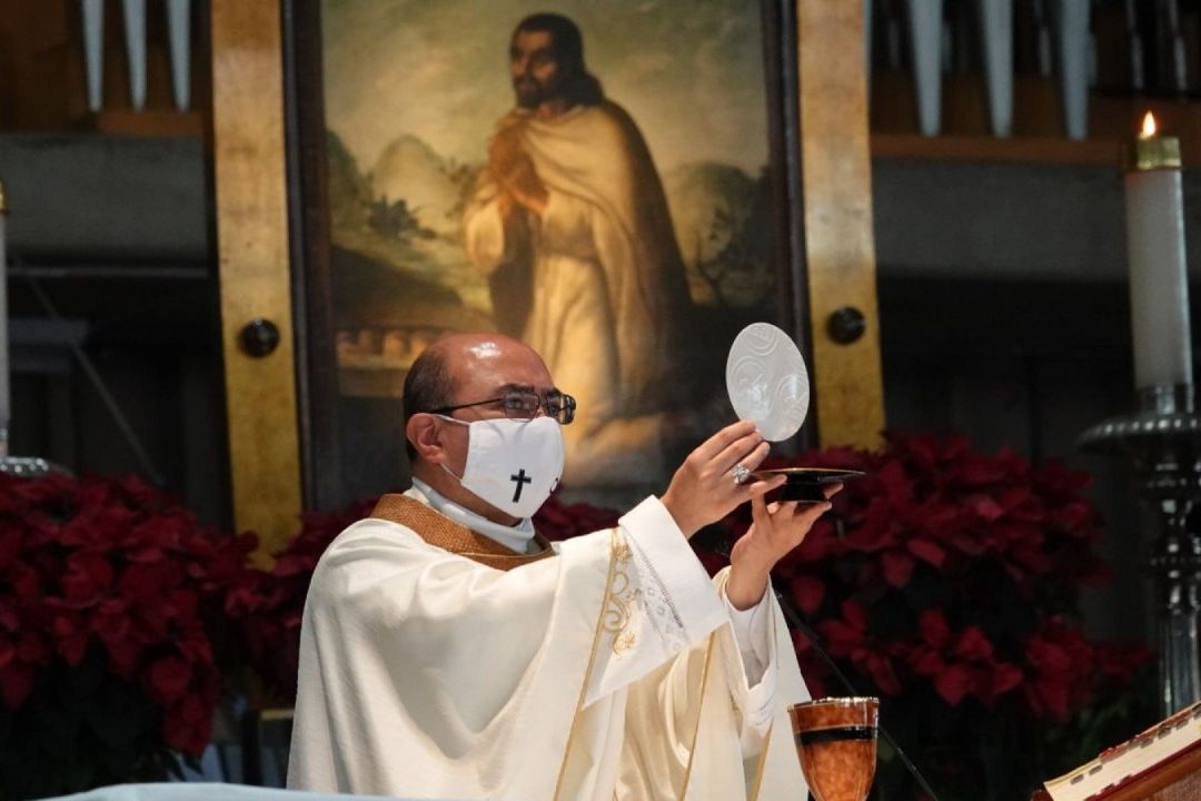Las personas que deseen realizar la Primera Comunión en la Basílica deben cumplir varios requisitos