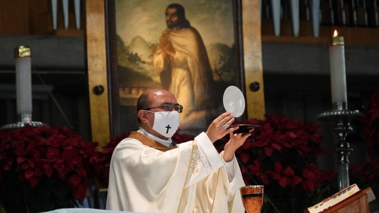 Las personas que deseen realizar la Primera Comunión en la Basílica deben cumplir varios requisitos