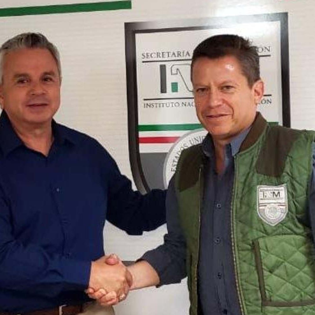 Manuel Alfonso Marín Salazar fue delegado del INAMI en Baja California (izq) con el Subsecretario de Promoción Zona Costa, José López Castellanos.