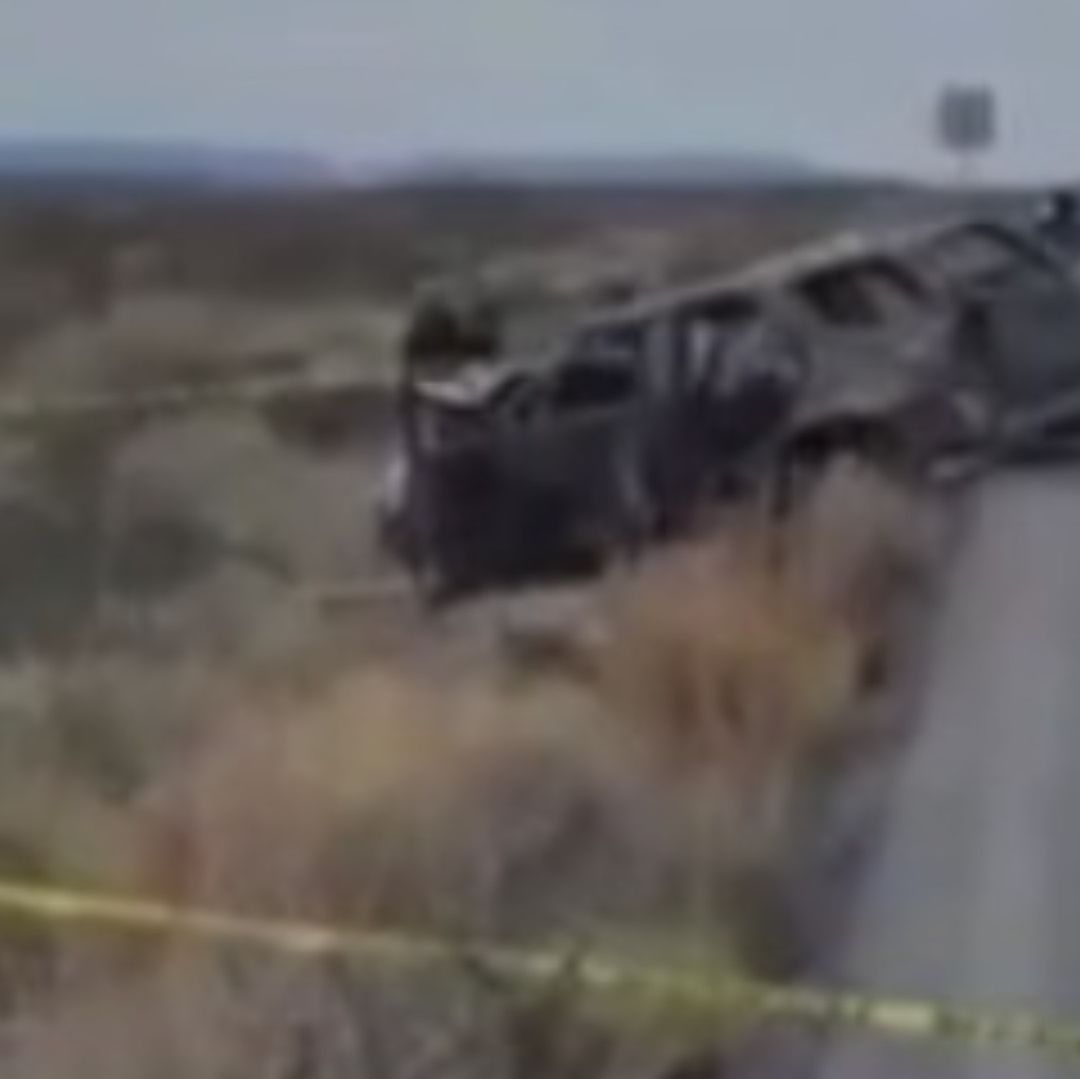 Carro calcinado tras choque